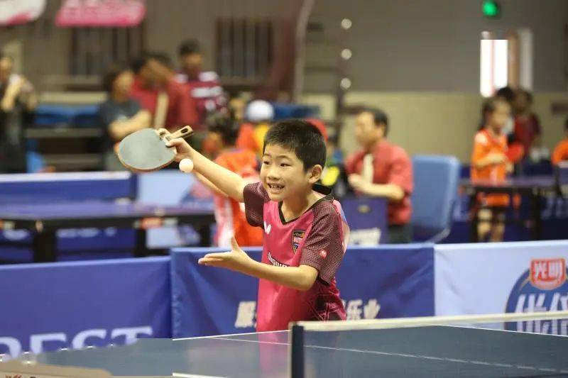 年球员的培 年球员的培