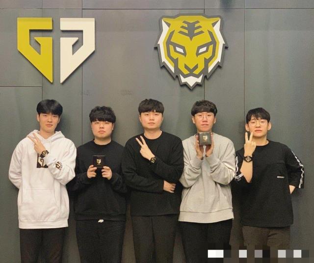 更是一段充 更是一段充