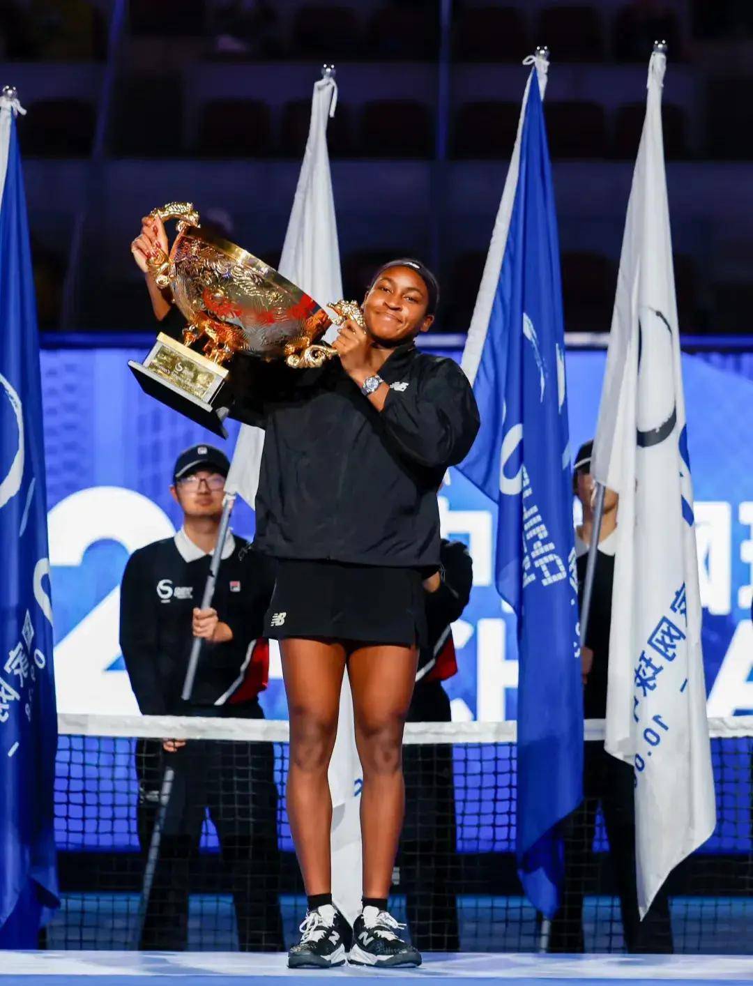 他用实际行 他用实际行